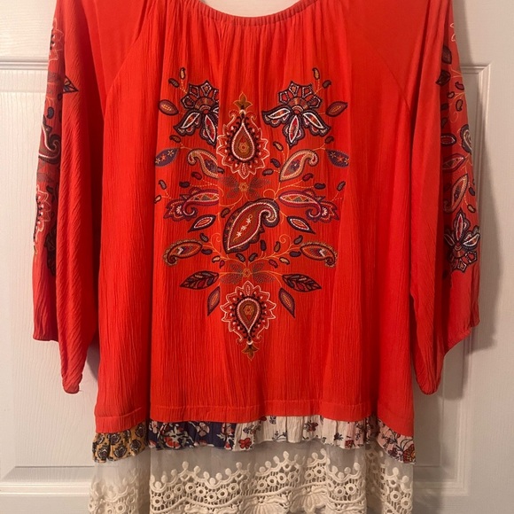 Women's peach Bohemian Top with Lace Hem NWOT - Picture 5 of 5